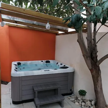 Maison De Dans Ecrin De Verdure *